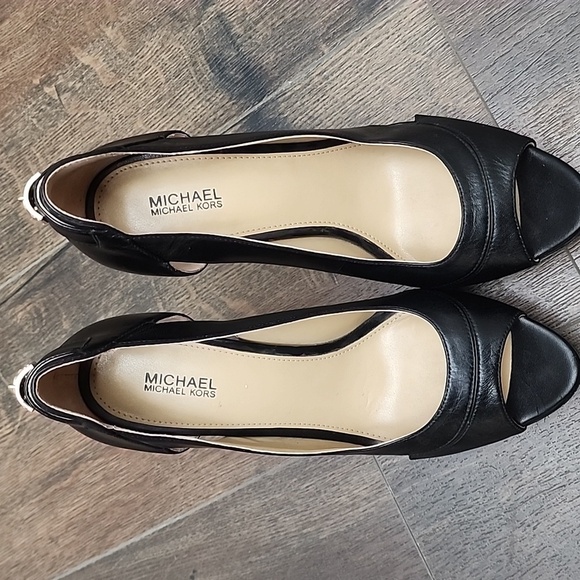 MICHAEL Michael Kors Shoes - Michael Kors Peep Toe Heels sz 8